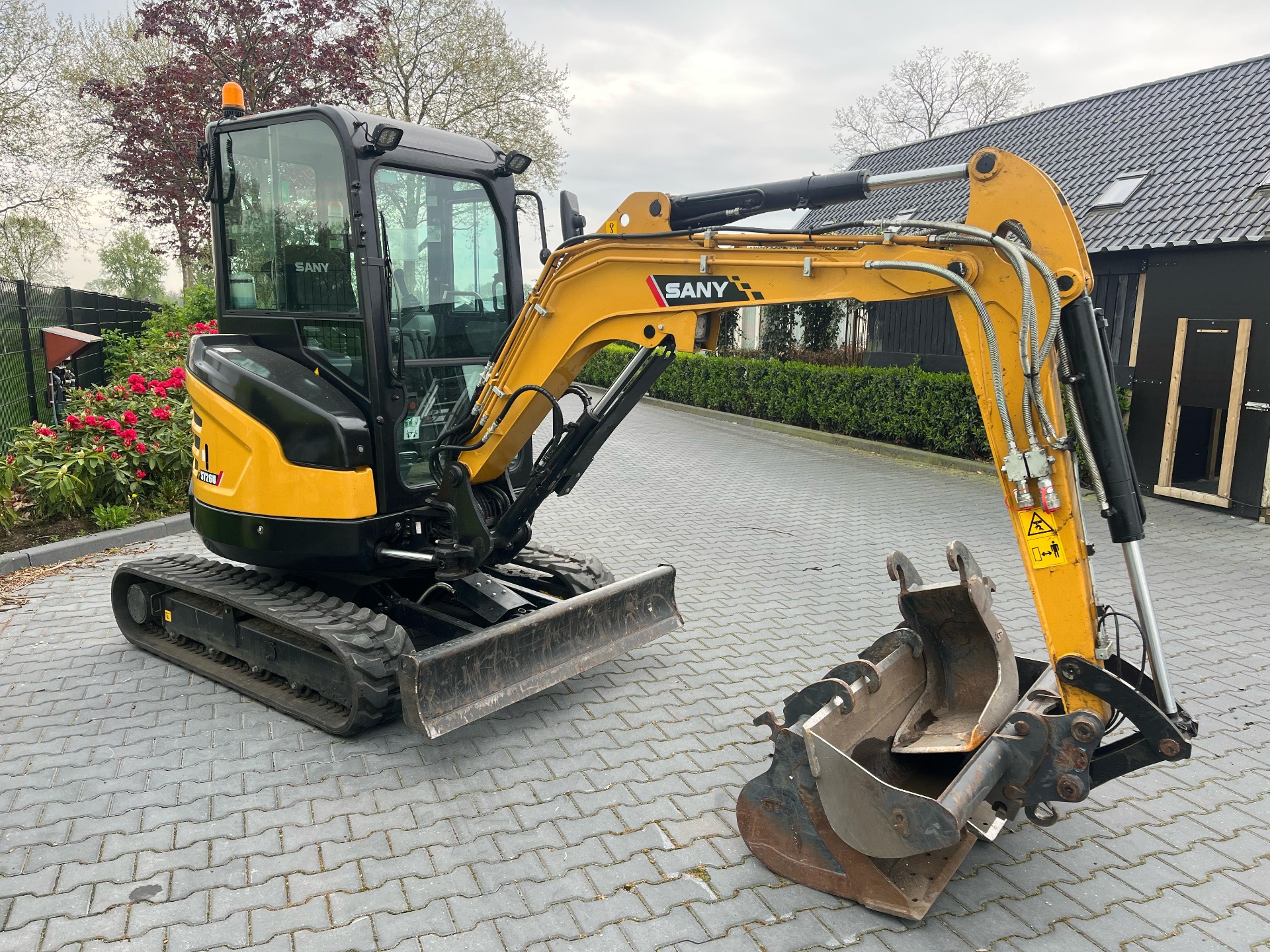 Mini excavator SANY 2.8T unghi 1